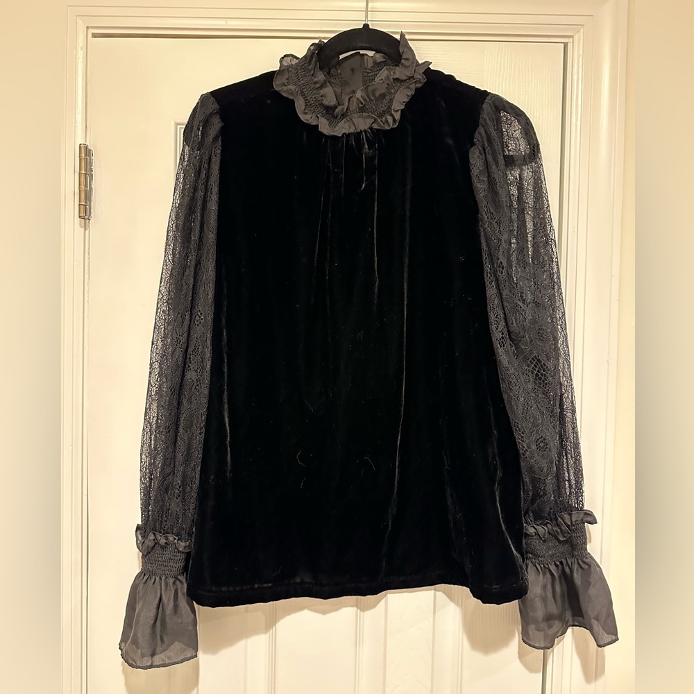 Brand new Black velvet mockneck with lace sleeves size Medium